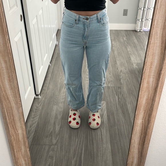 Levi’s Ultra High Waisted Straight Jean Lightwash - Picture 4 of 9